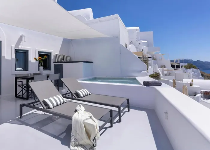 Bluedome Cavehouses By Otium Oia