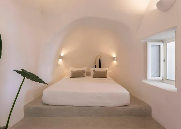 Bluedome Cavehouses By Otium Villa Oia