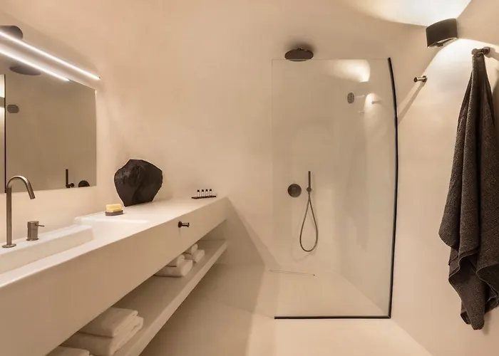 Bluedome Cavehouses By Otium * Oia