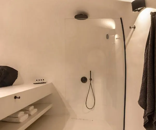 Bluedome Cavehouses By Otium Oia