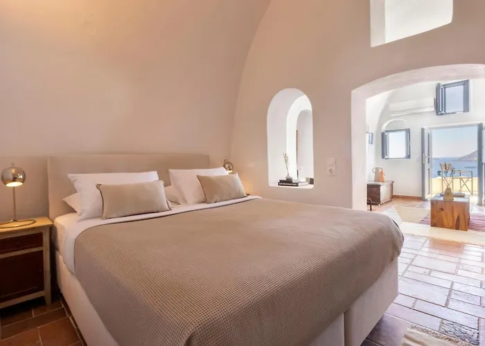 Bluedome Cavehouses By Otium Oia