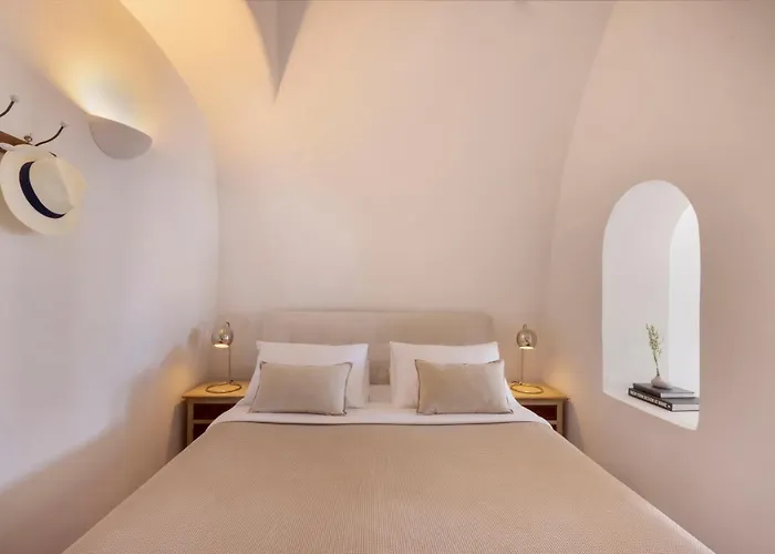 Bluedome Cavehouses By Otium * Oia